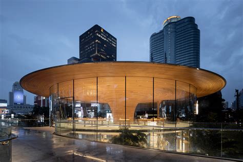 centralwOrld · Apple Maps.